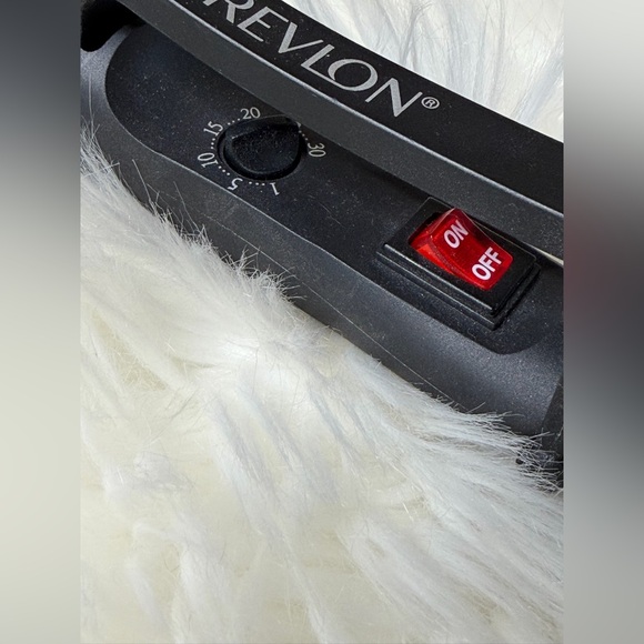 3-Barrel Tourmaline Ceramic Jumbo Waver - Picture 6 of 7